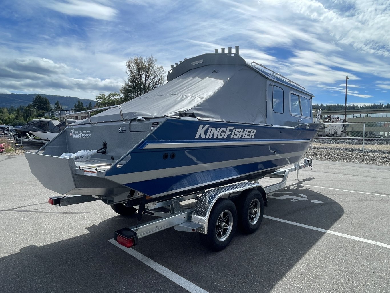 2025 Kingfisher 2625 Coastal Express