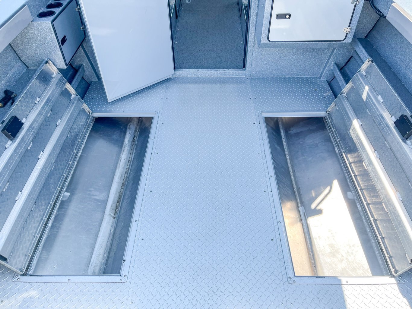 2025 Kingfisher 2625 Coastal Express