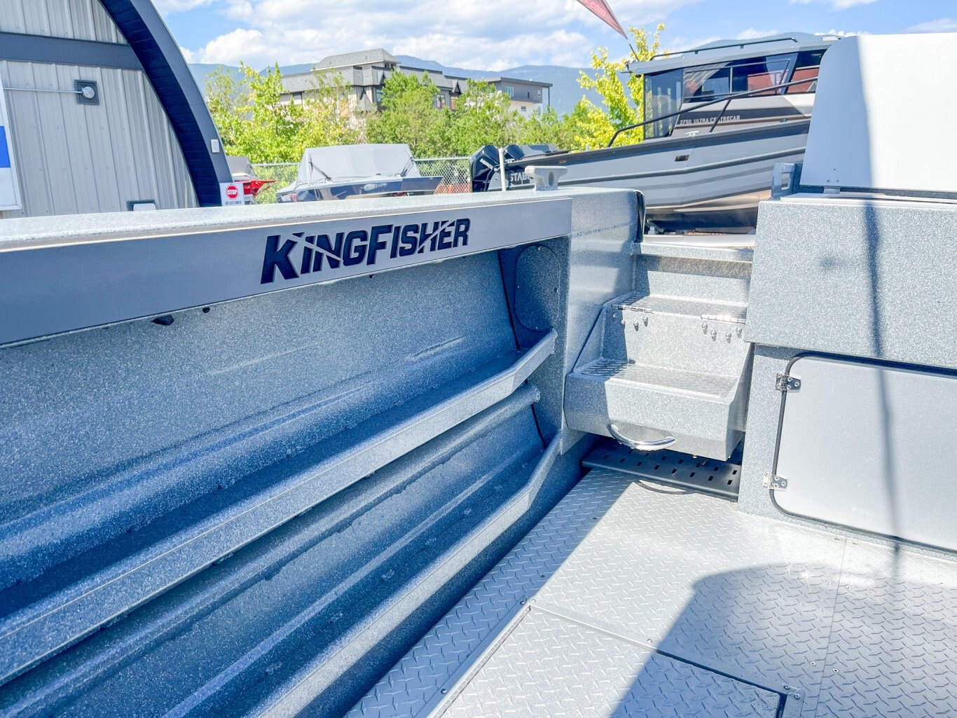 2025 Kingfisher 2625 Coastal Express