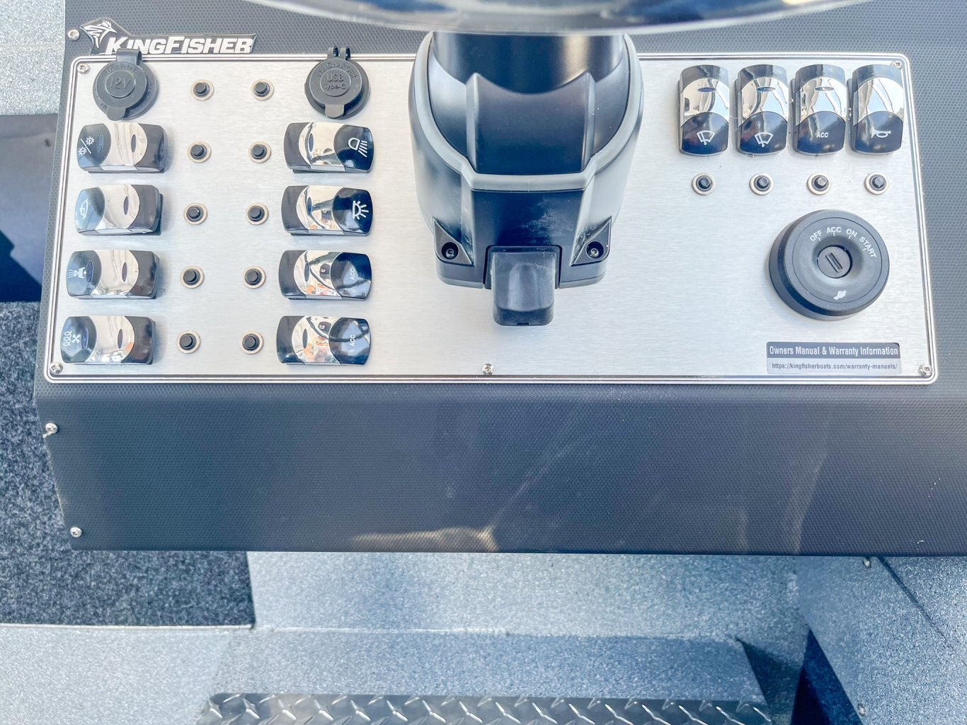 2025 Kingfisher 2625 Coastal Express