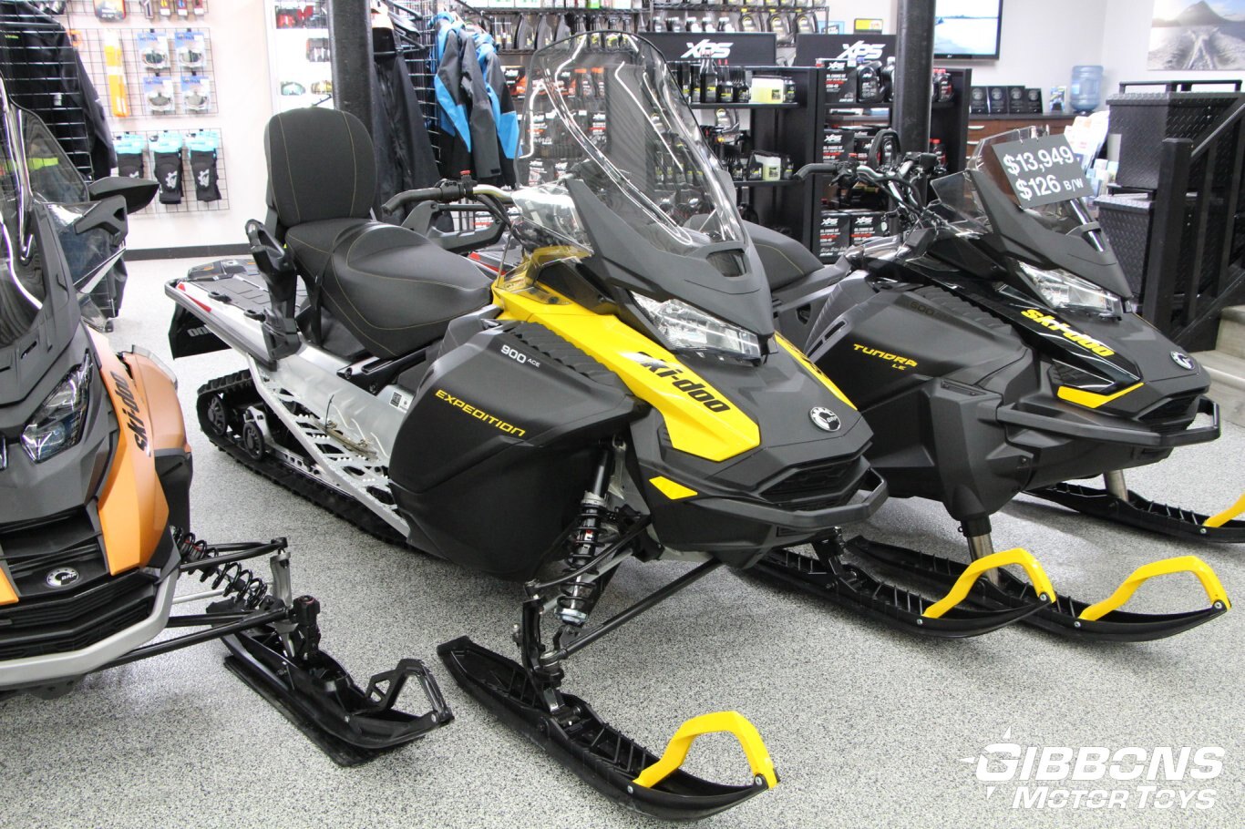 2025 Ski-Doo Expedition Sport Rotax® 900 ACE™ Neo Yellow and Black