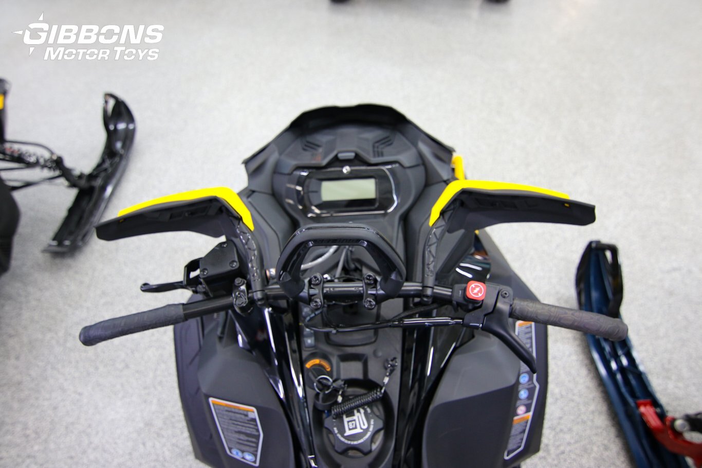 2025 Ski Doo Summit NEO+ Rotax® 600 EFI 85 Engine Neo Yellow and Black