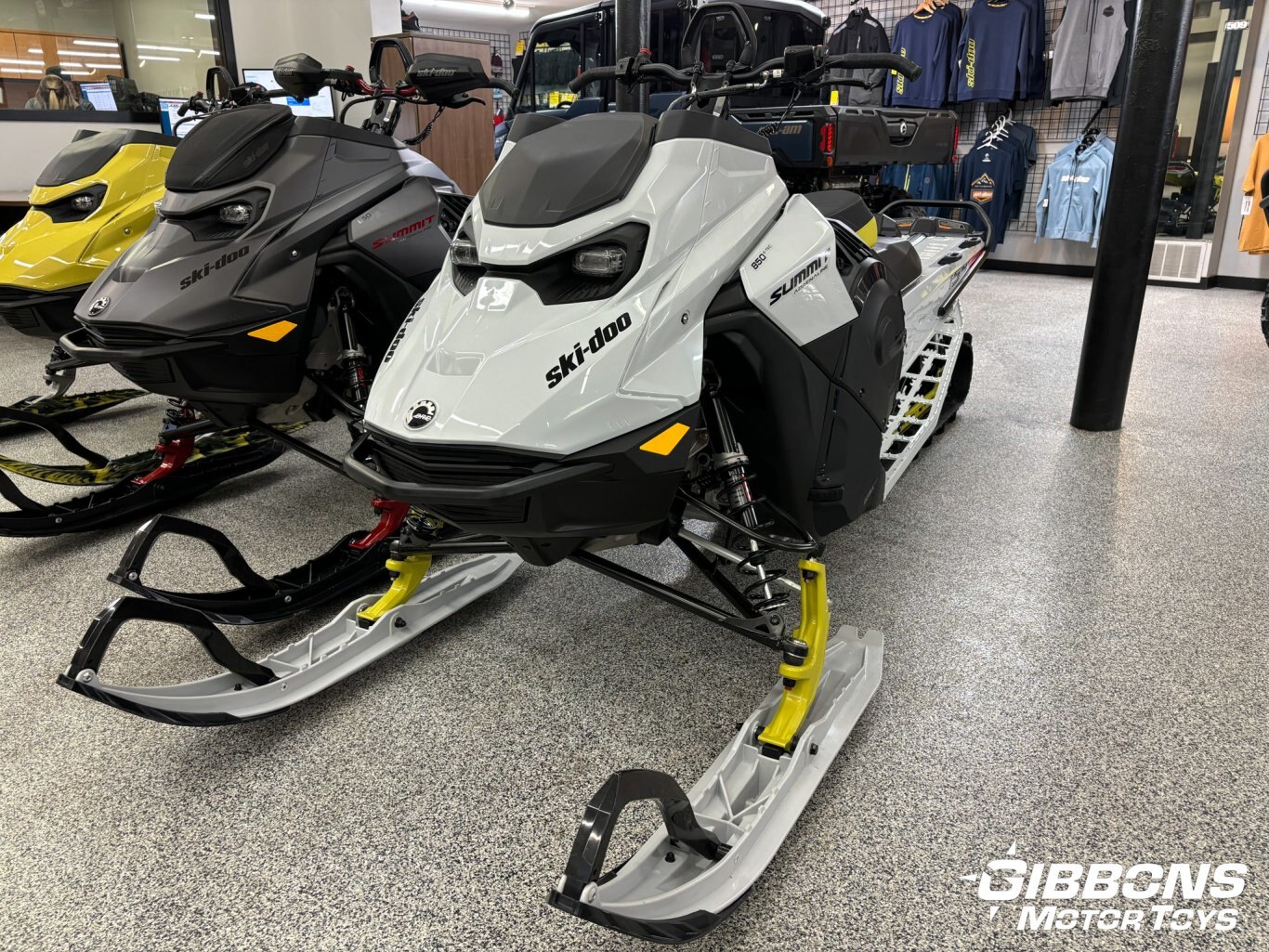 2025 Ski-Doo Summit  Adrenaline with Edge package Rotax® 850 E-TEC® Catalyst Grey and Black