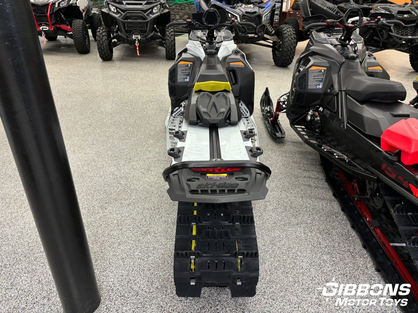 2025 Ski Doo Summit Adrenaline with Edge package Rotax® 850 E TEC® Catalyst Grey and Black