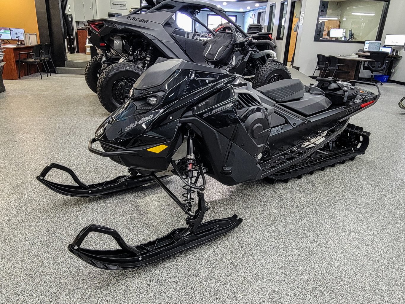2025 Ski Doo Summit Adrenaline with Edge package Rotax® 850 E TEC® Timeless Black