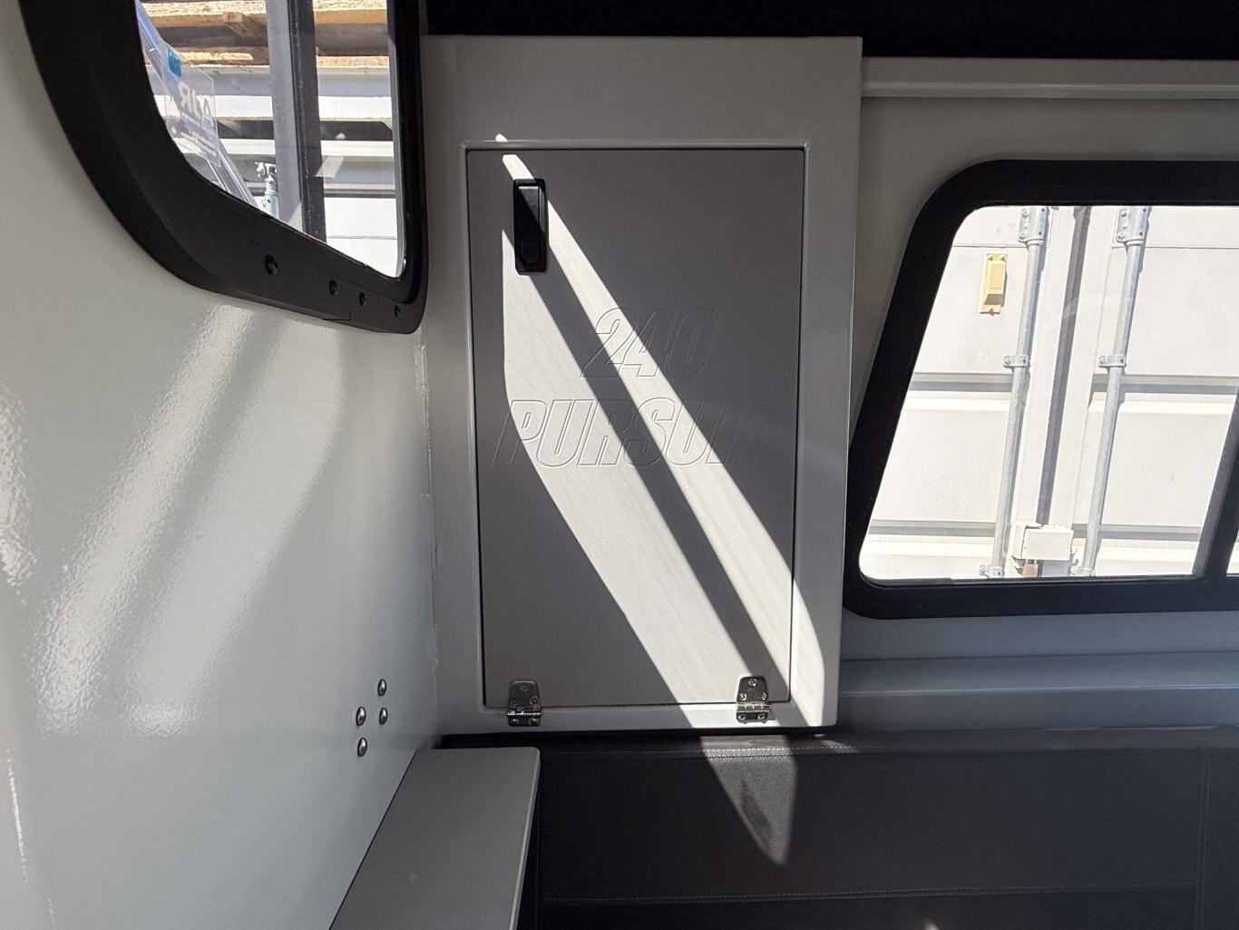 2025 Coyote 240 Pursuit