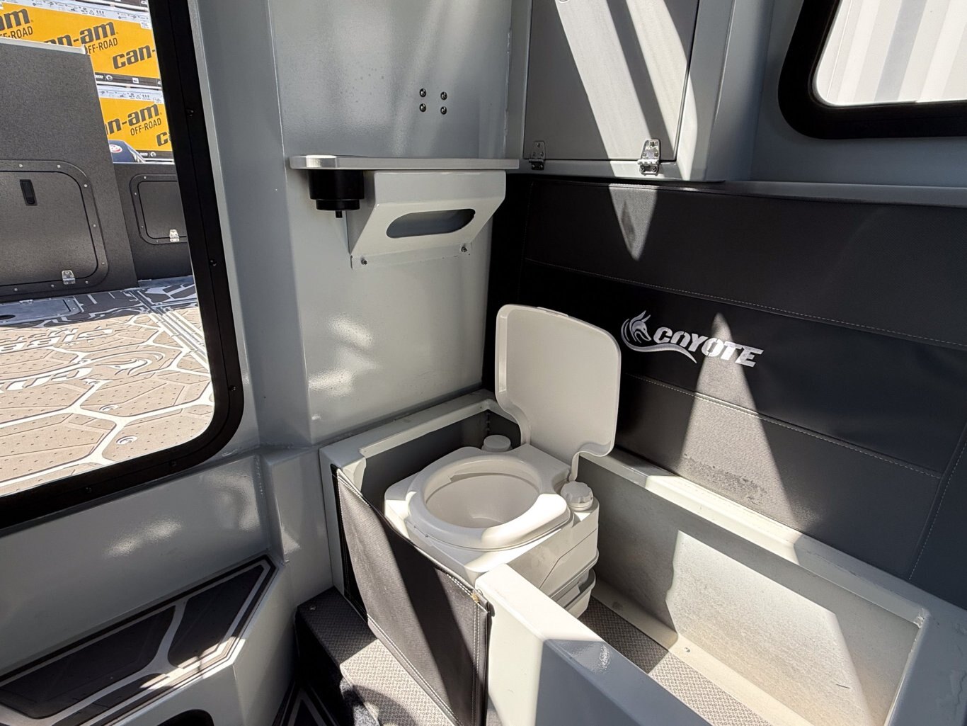 2025 Coyote 240 Pursuit