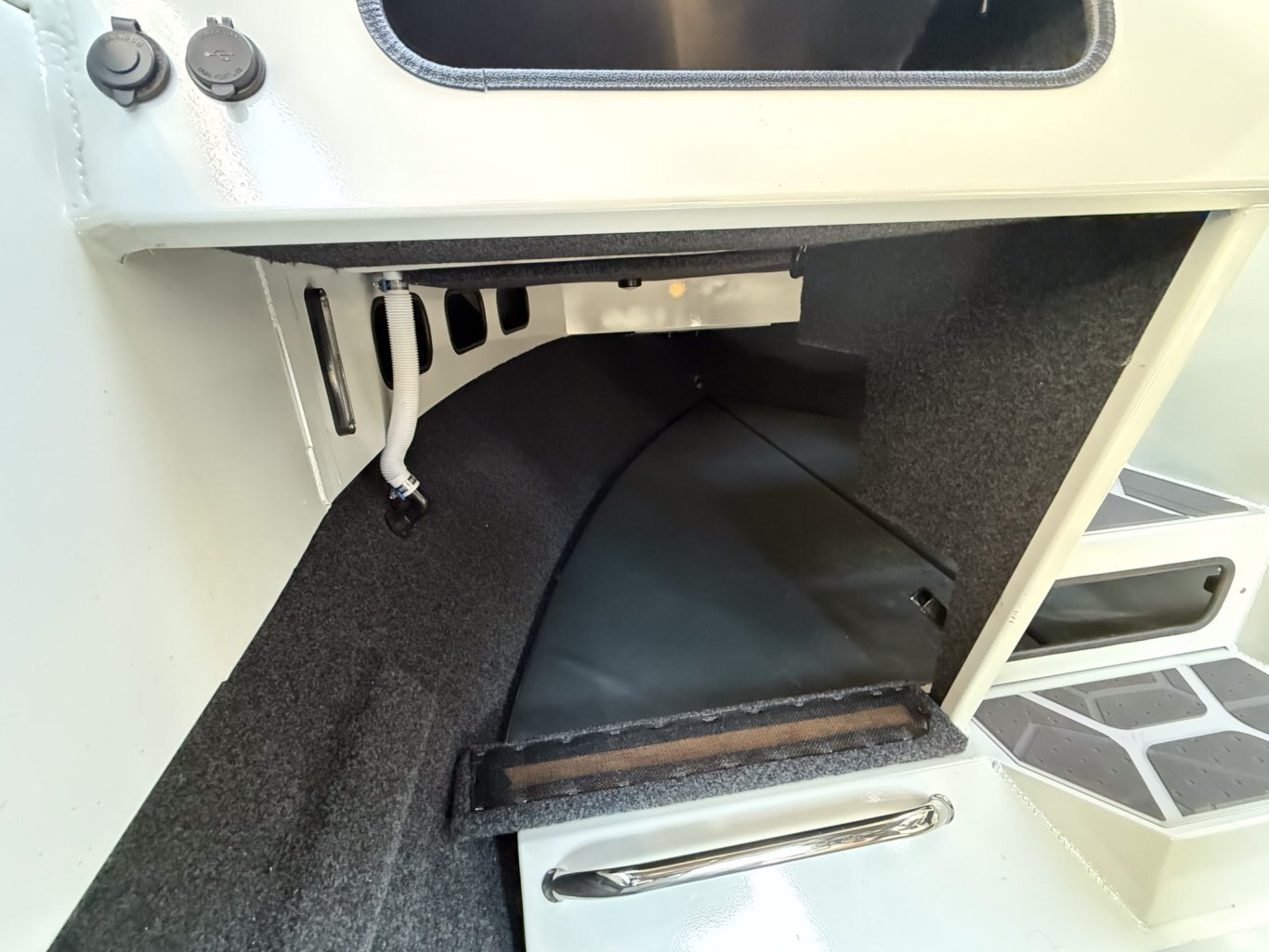 2025 Coyote 240 Pursuit