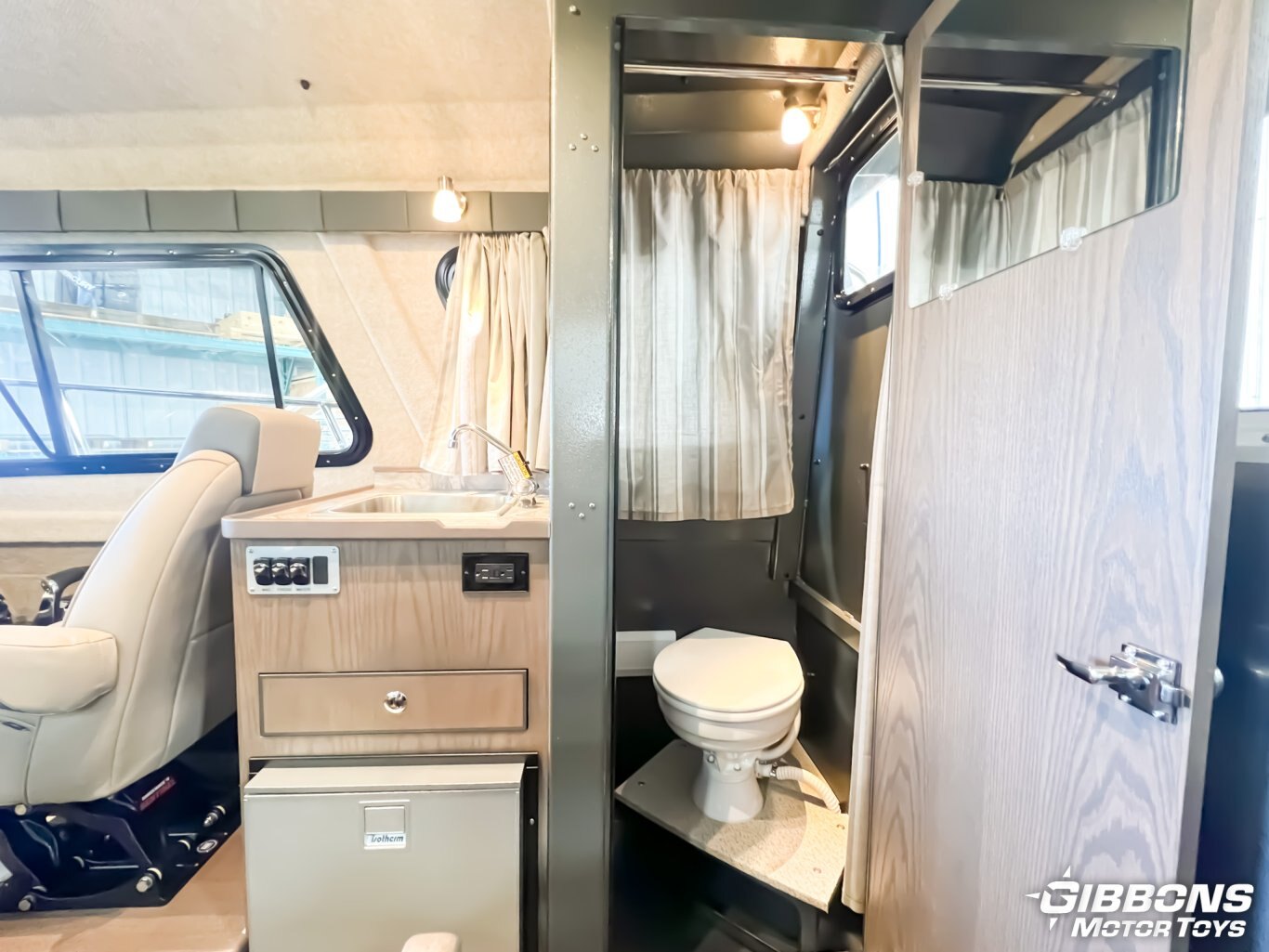 2025 KingFisher 2725 XRS