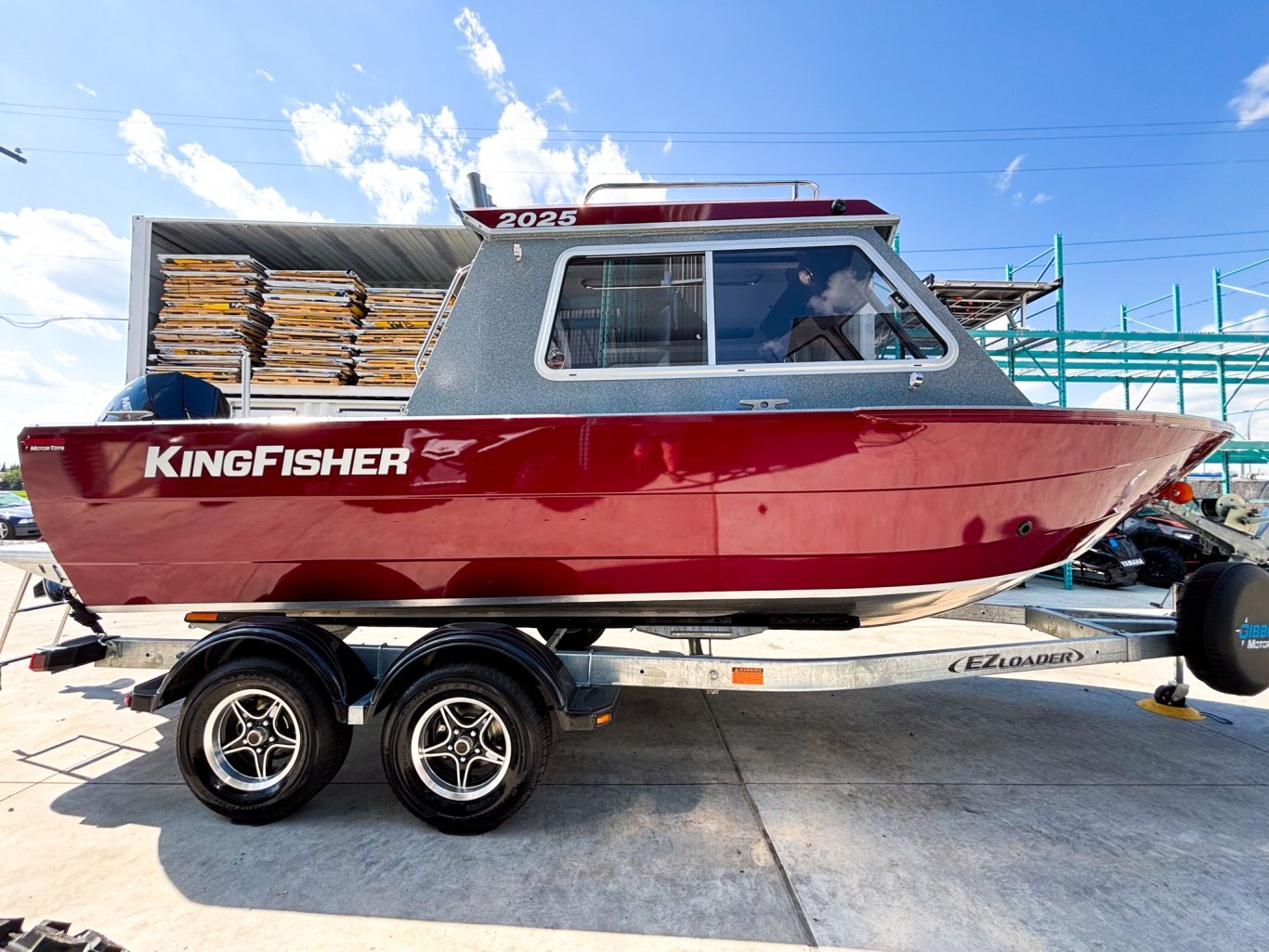 2025 Kingfisher 2025 Escape HT