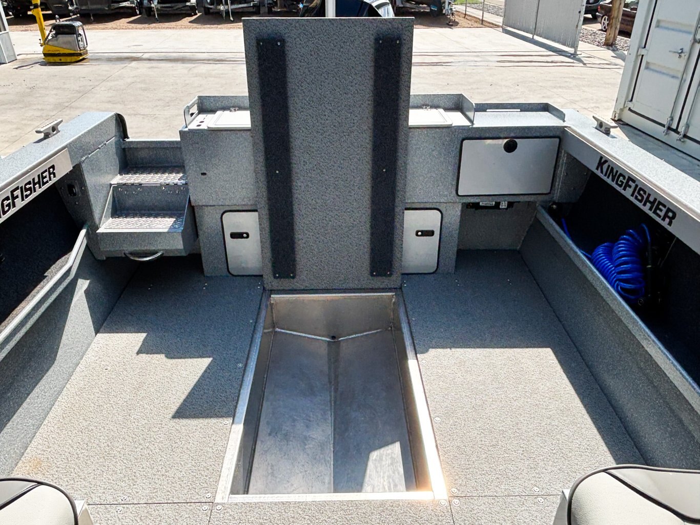 2025 Kingfisher 2025 Escape HT