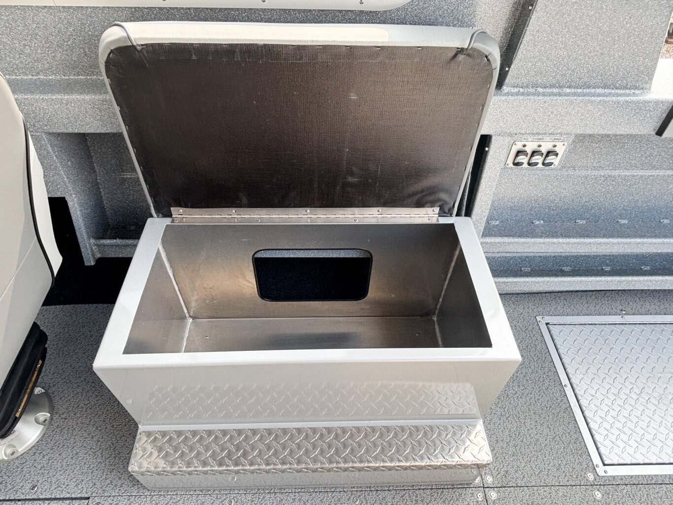 2025 Kingfisher 2225 Escape HT