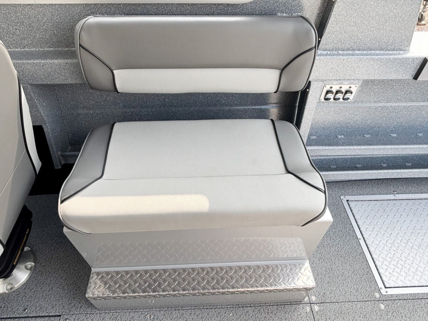 2025 Kingfisher 2225 Escape HT