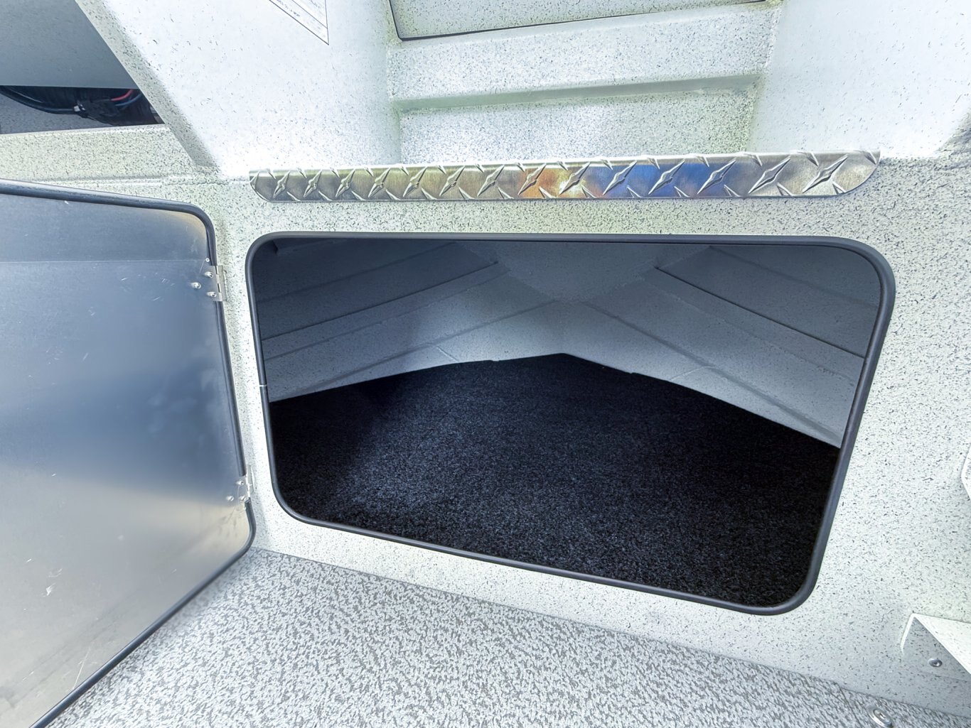 2025 Kingfisher 2425 Escape HT