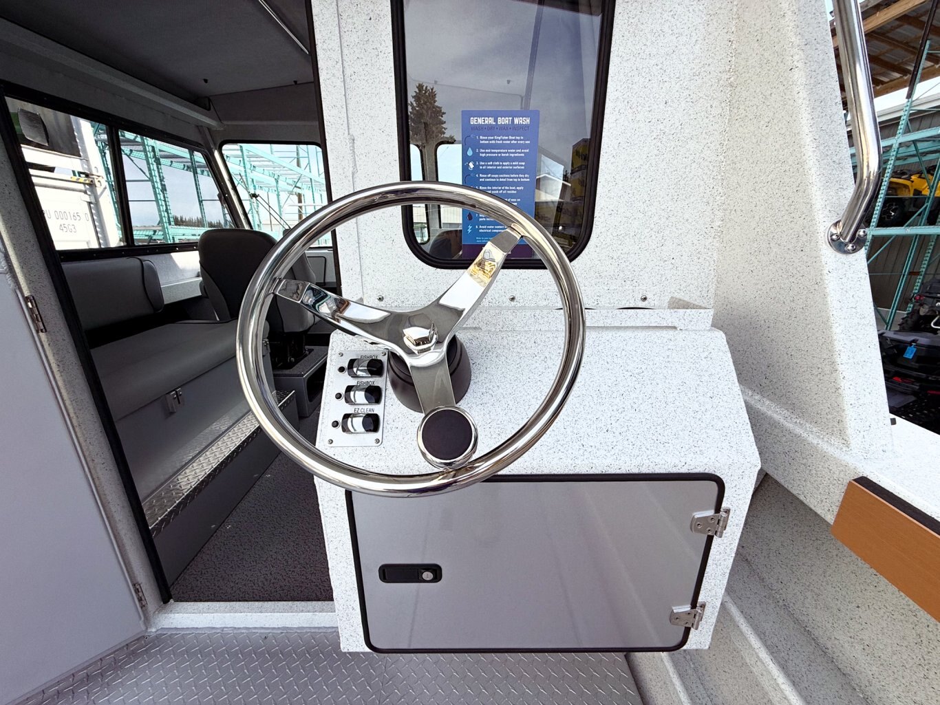 2025 Kingfisher 2425 Escape HT