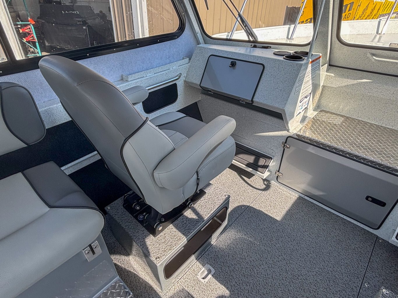 2025 Kingfisher 2425 Escape HT