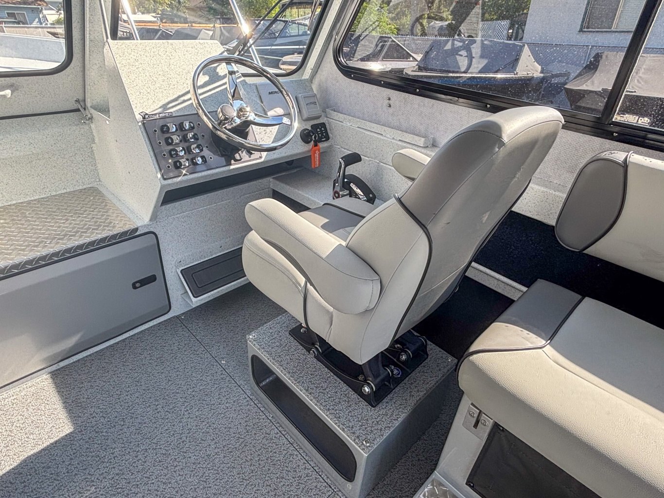 2025 Kingfisher 2425 Escape HT