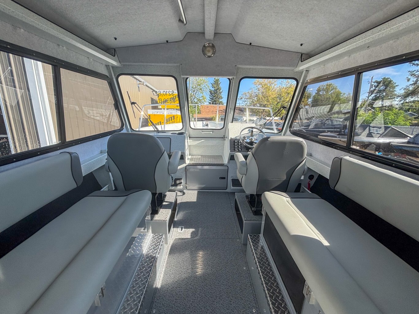 2025 Kingfisher 2425 Escape HT