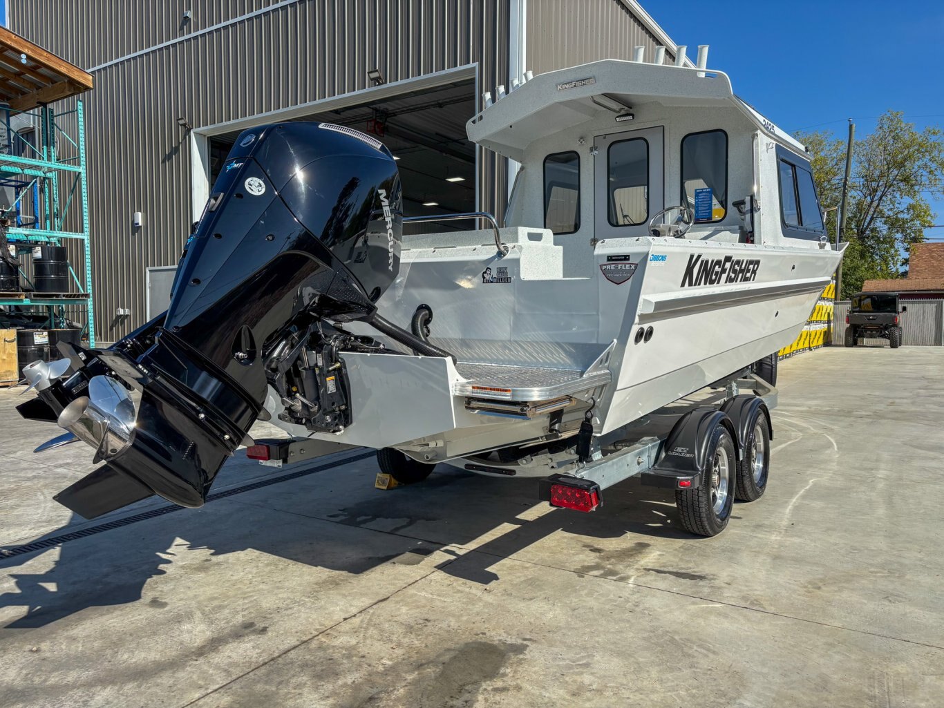 2025 Kingfisher 2425 Escape HT