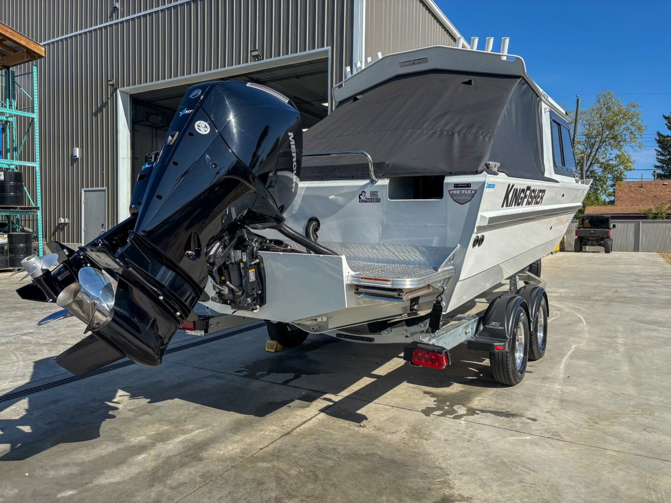 2025 Kingfisher 2425 Escape HT