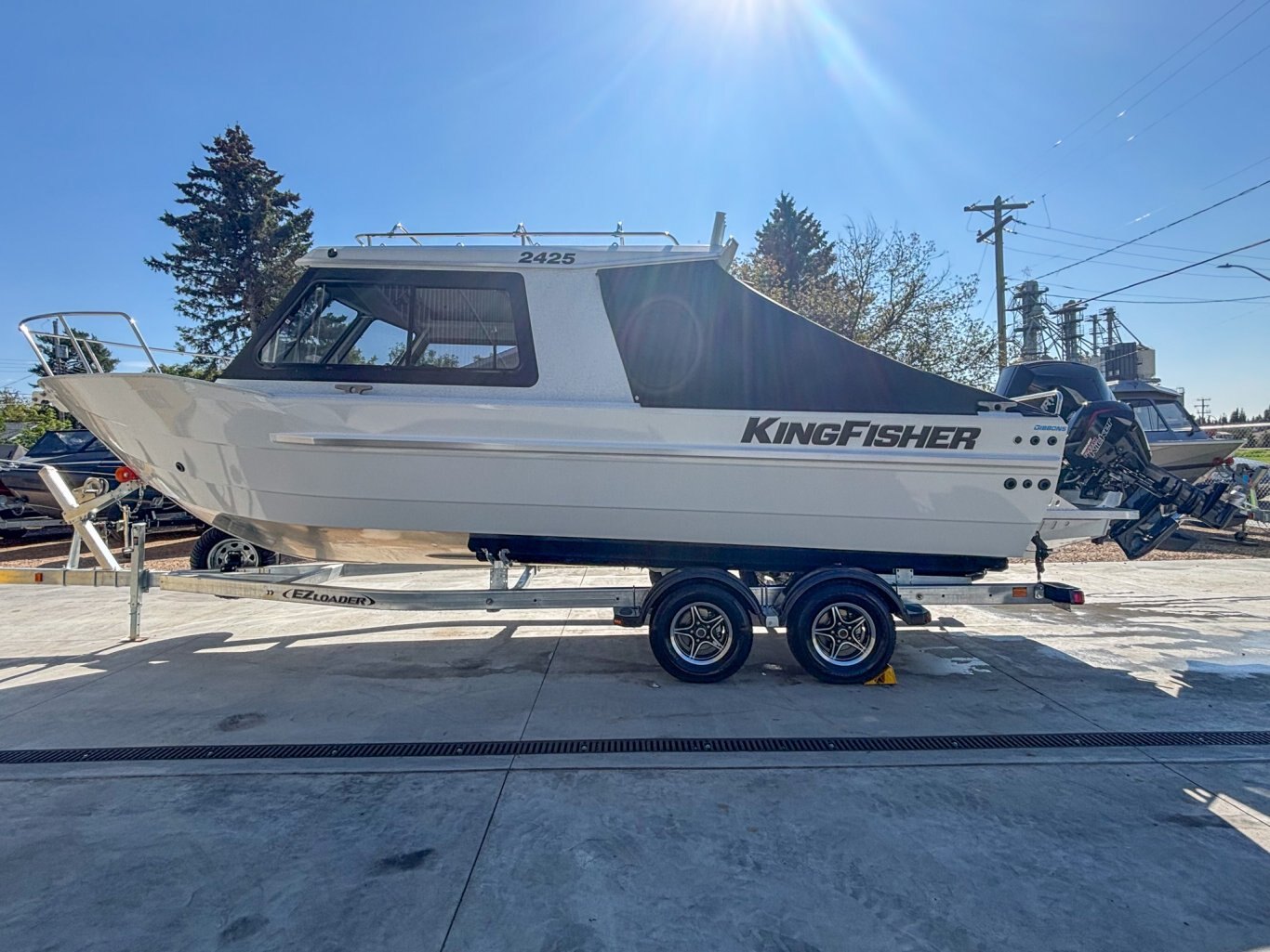 2025 Kingfisher 2425 Escape HT