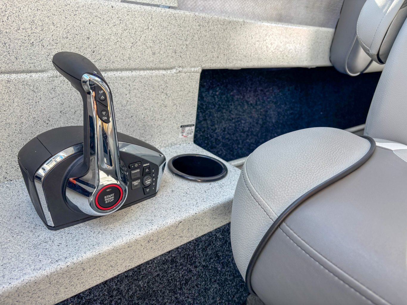 2025 Kingfisher 2425 Escape HT