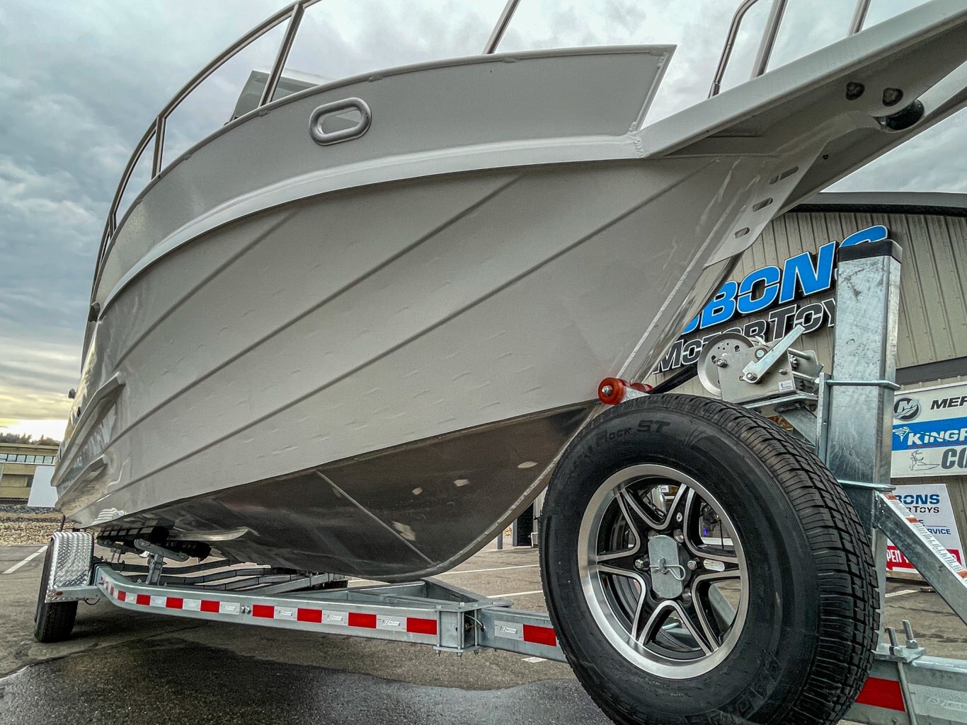 2025 KingFisher 2725 XRS