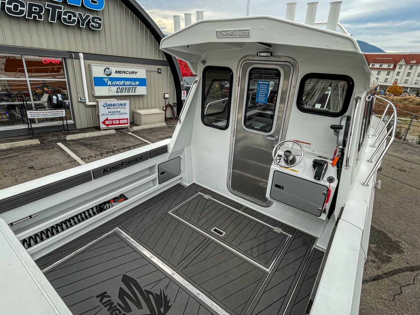 2025 KingFisher 2725 XRS