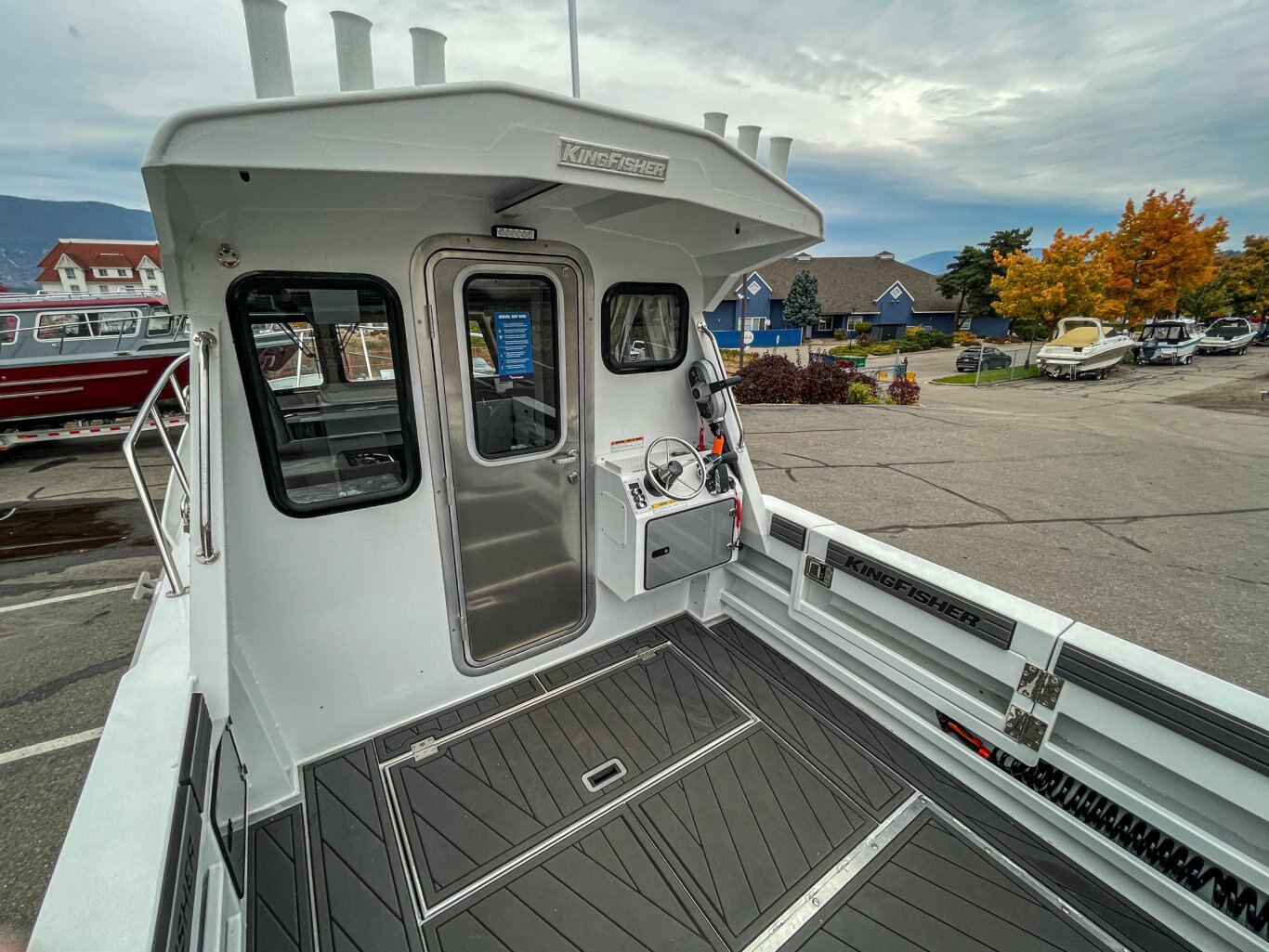 2025 KingFisher 2725 XRS