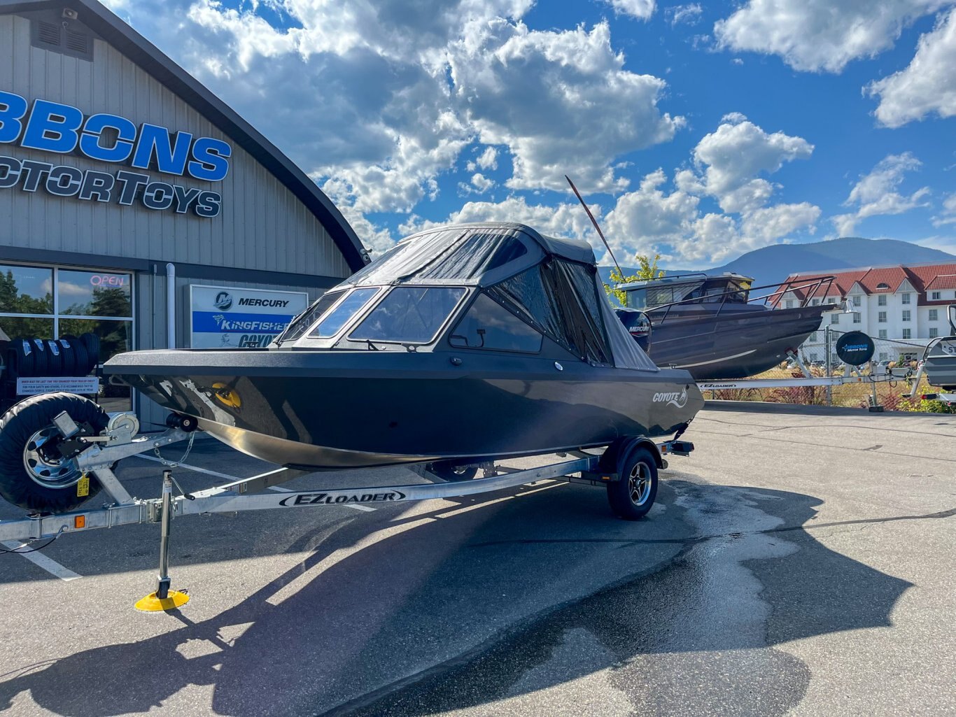 2025 Coyote 180 Slash