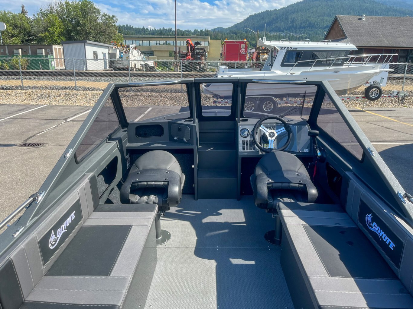 2025 Coyote 180 Slash