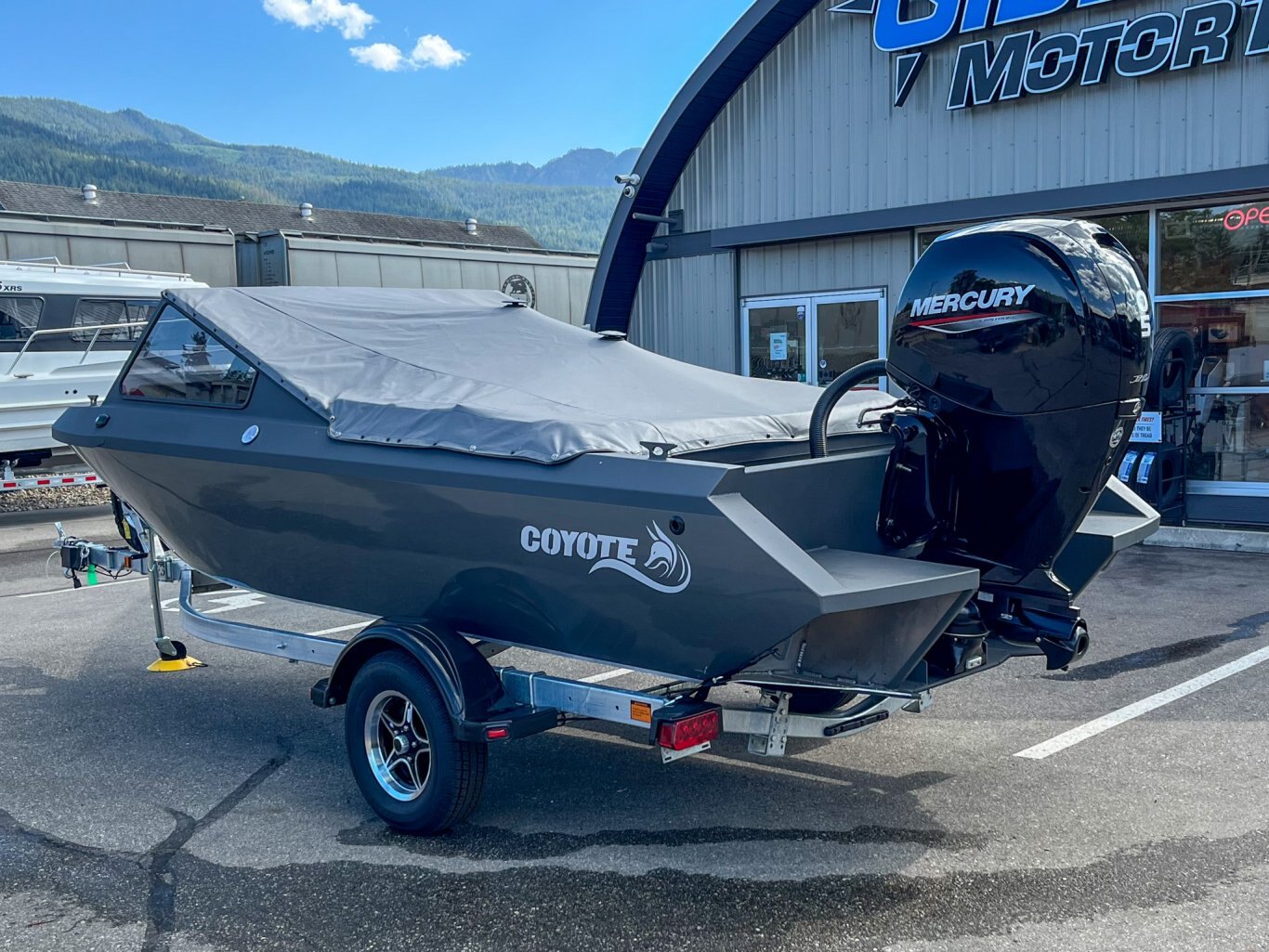 2025 Coyote 180 Slash