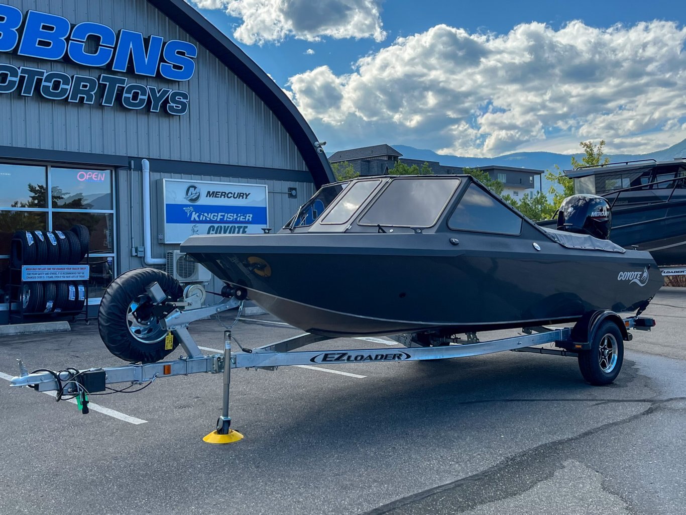 2025 Coyote 180 Slash