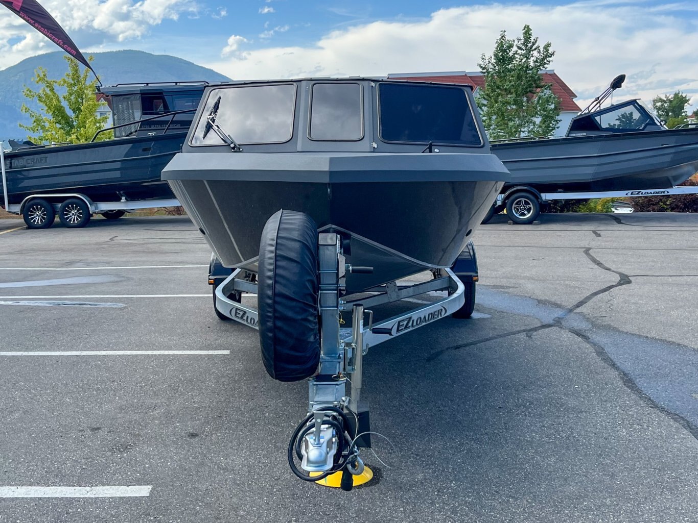 2025 Coyote 180 Slash