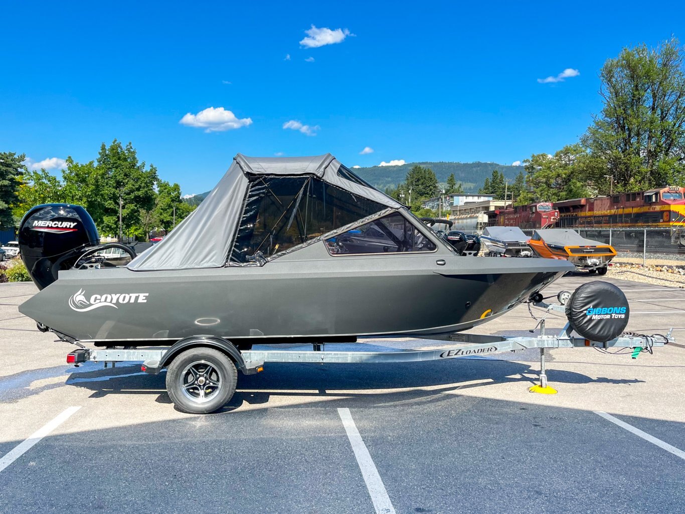 2025 Coyote 180 Slash