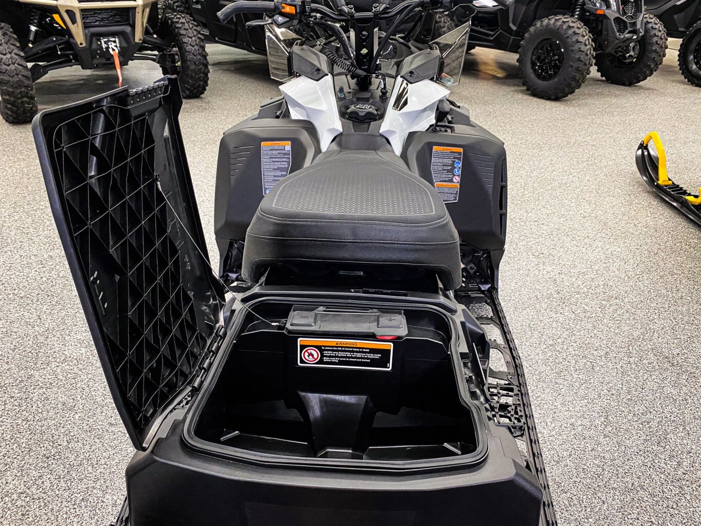 2026 Ski Doo Skandic LE Rotax® 900 ACE™ Catalyst Grey