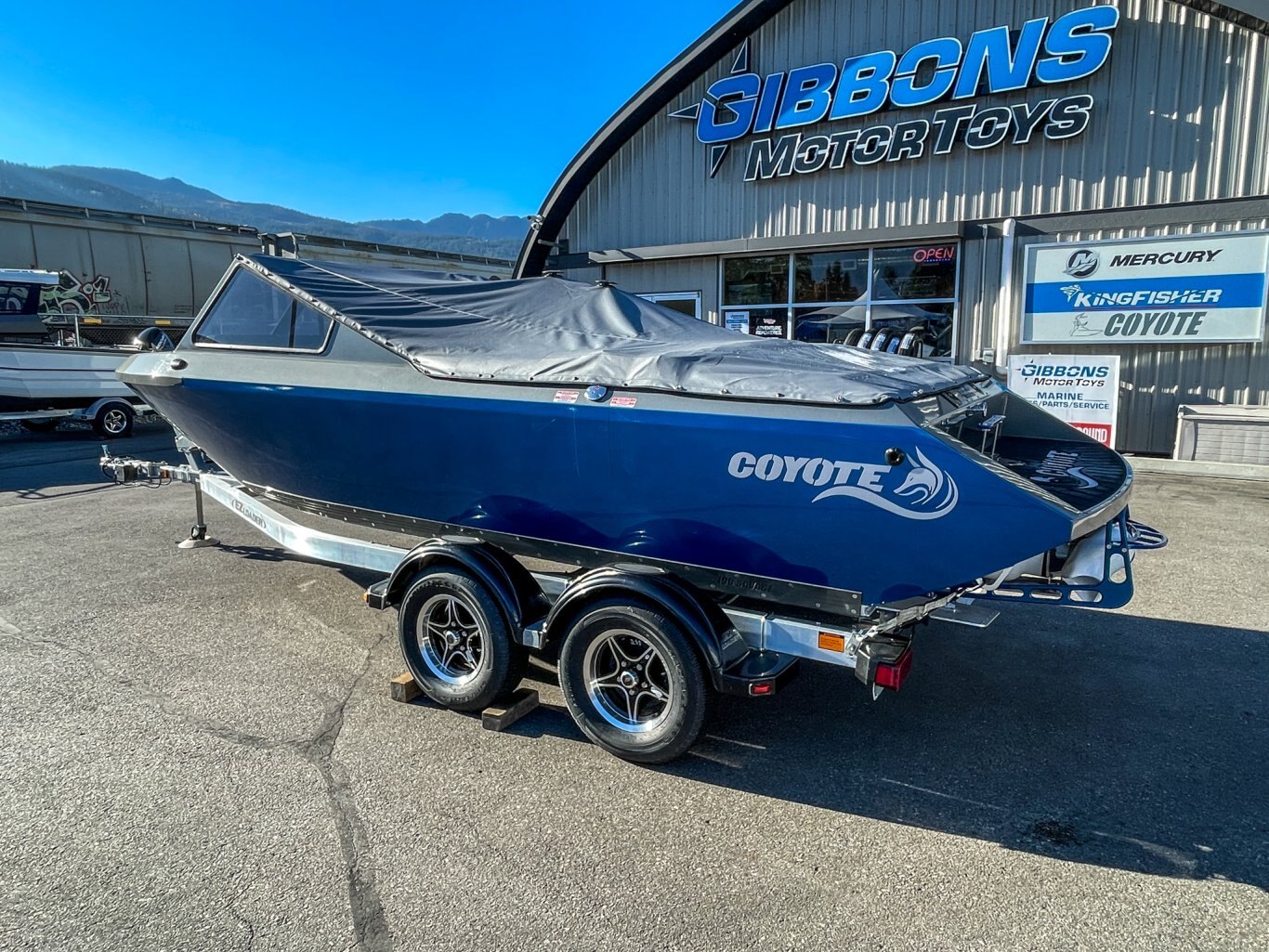 2026 Coyote 190 Predator Rear Bench