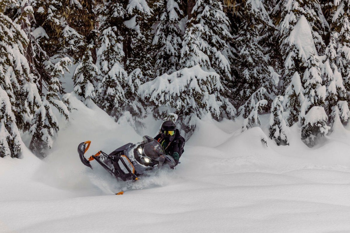 2025 Ski Doo Backcountry X