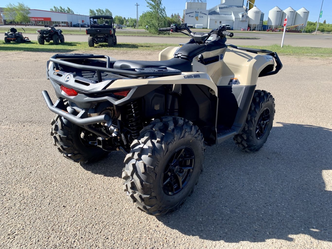 2024 Can Am Outlander PRO XU HD7