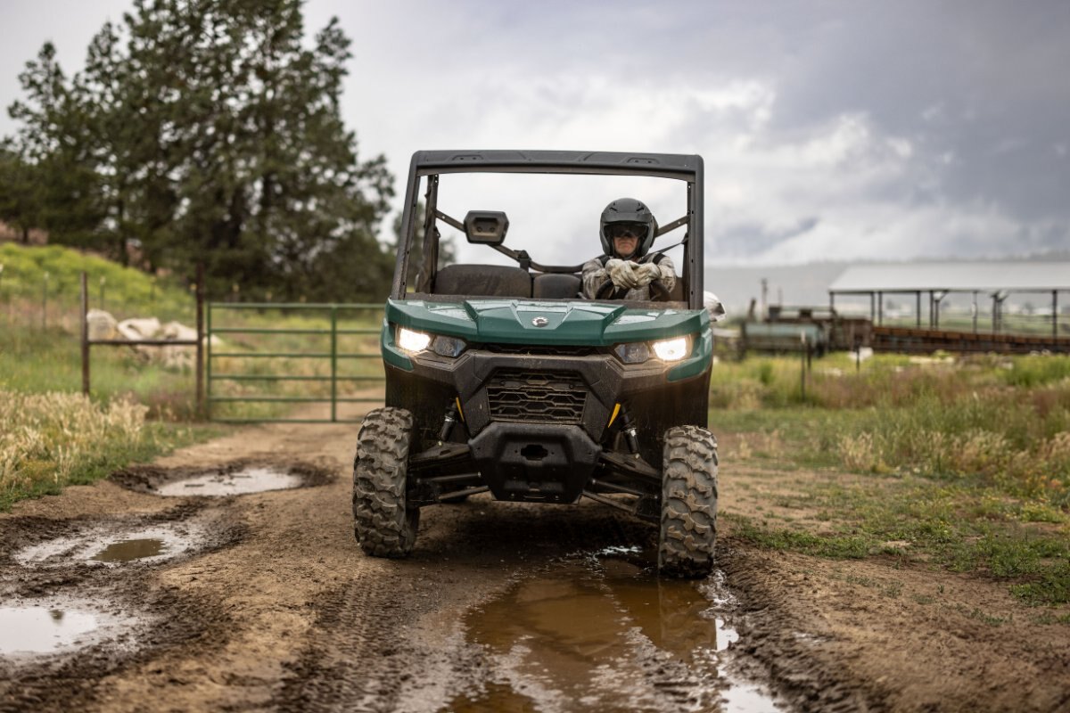 2025 Can Am Defender HD9 DPS