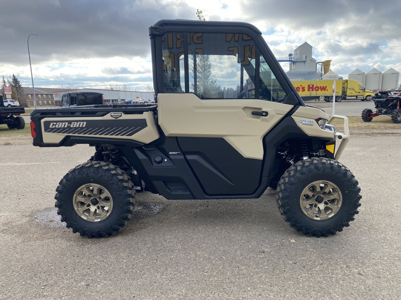 2025 Can Am Defender Limited HD10