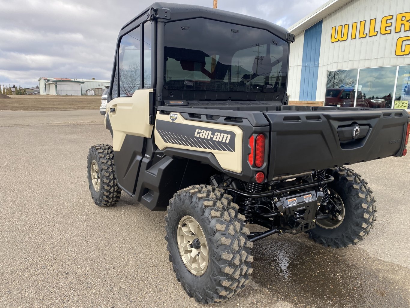 2025 Can Am Defender Limited HD10