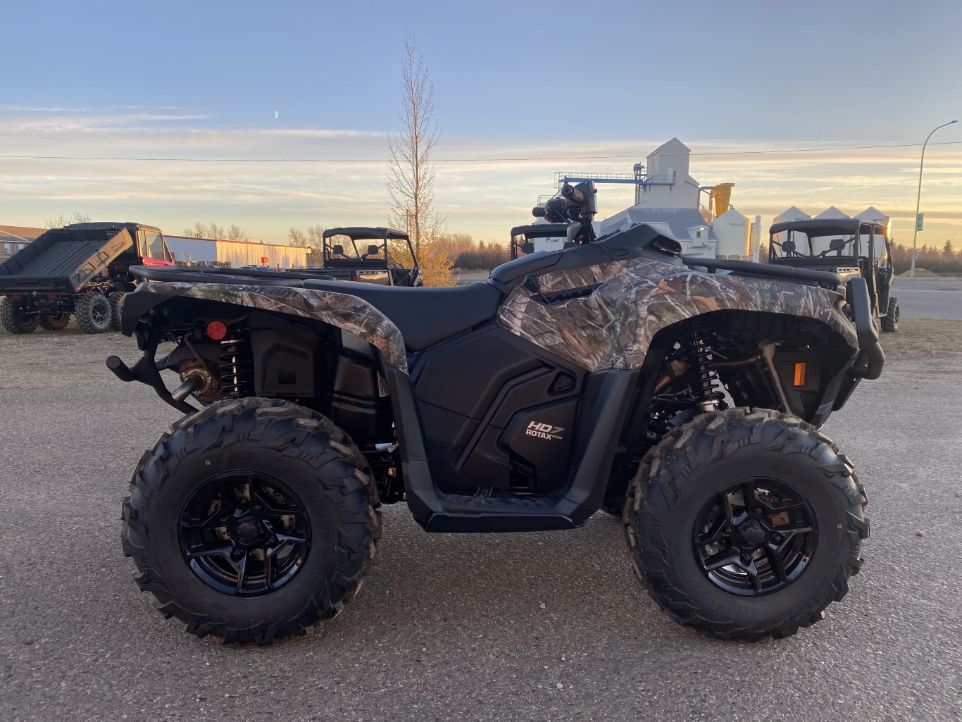 2025 Can Am Outlander PRO Hunting Edition HD7