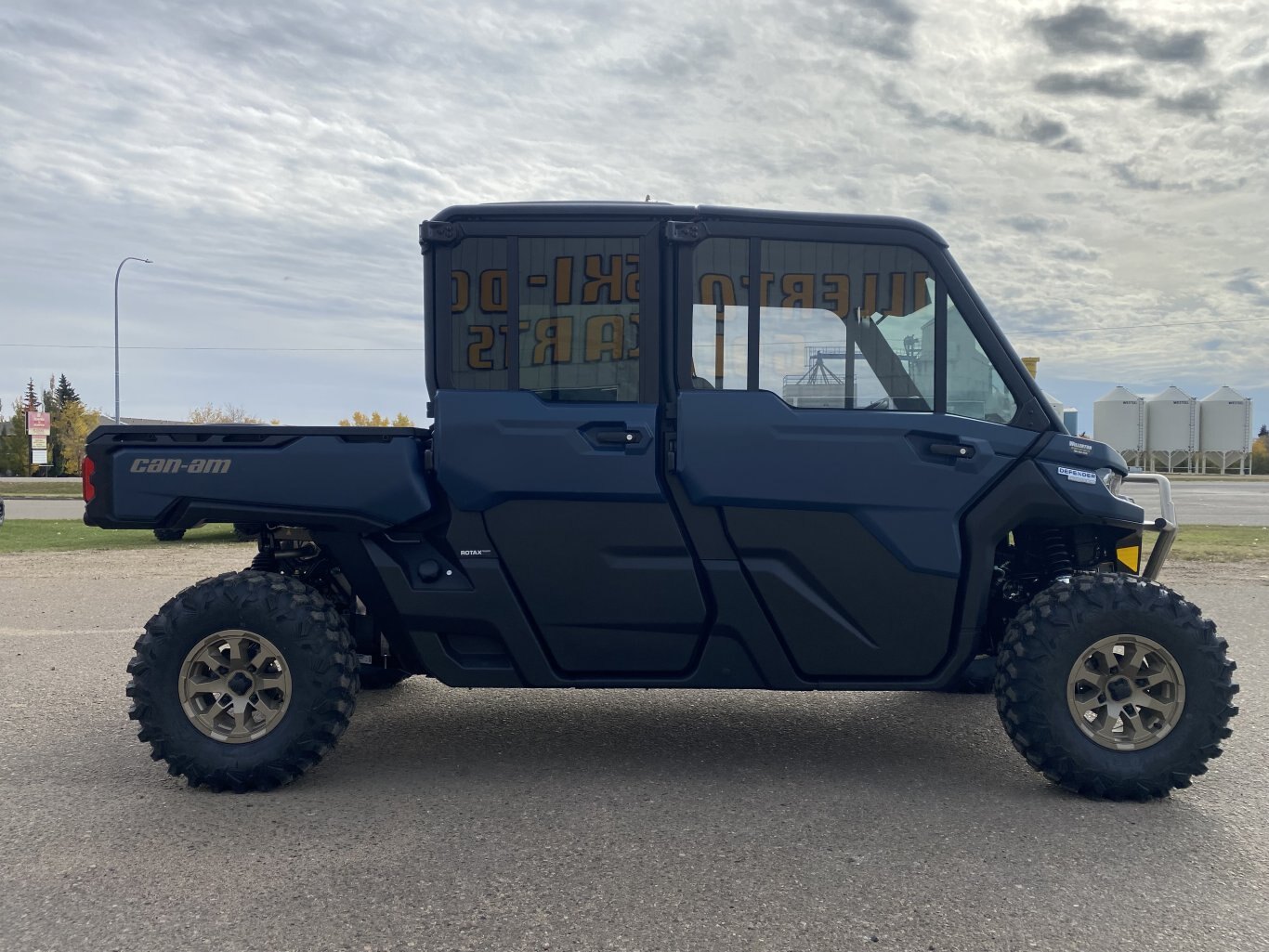 2025 Can Am Defender MAX Limited HD10