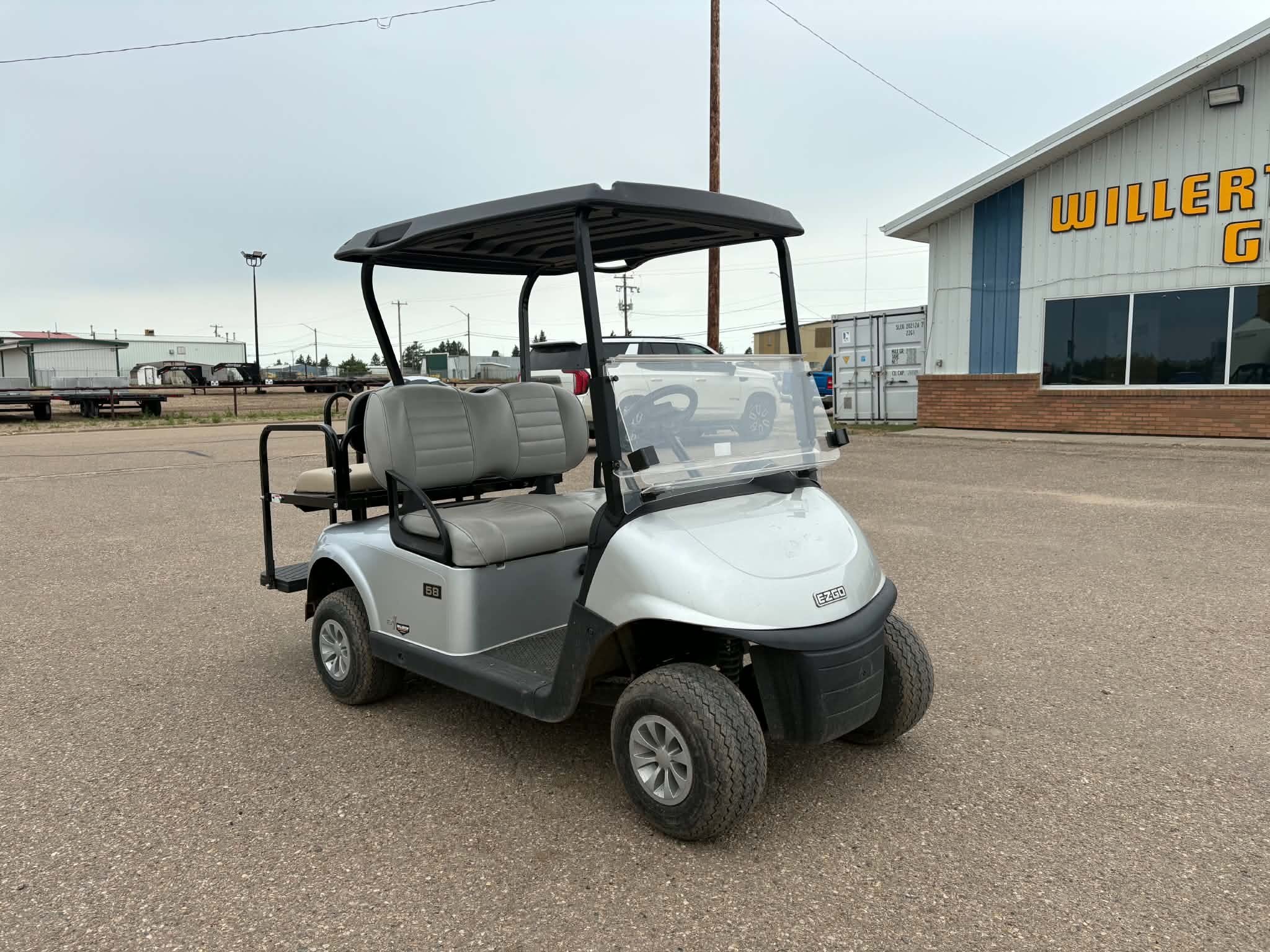 Pre Owned 2023 EZGO RXV Gas EFI w/ 2 Up Seat