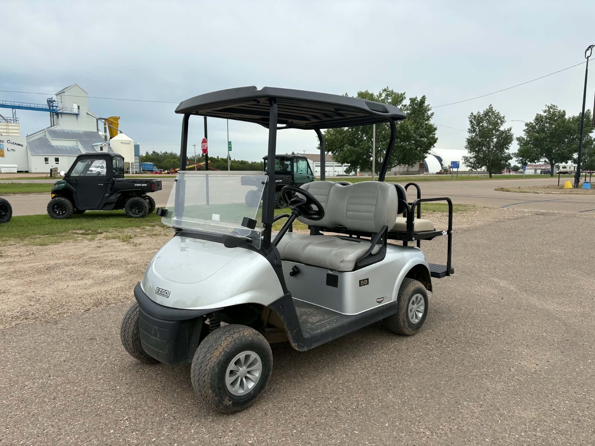 Pre Owned 2023 EZGO RXV Gas EFI w/ 2 Up Seat