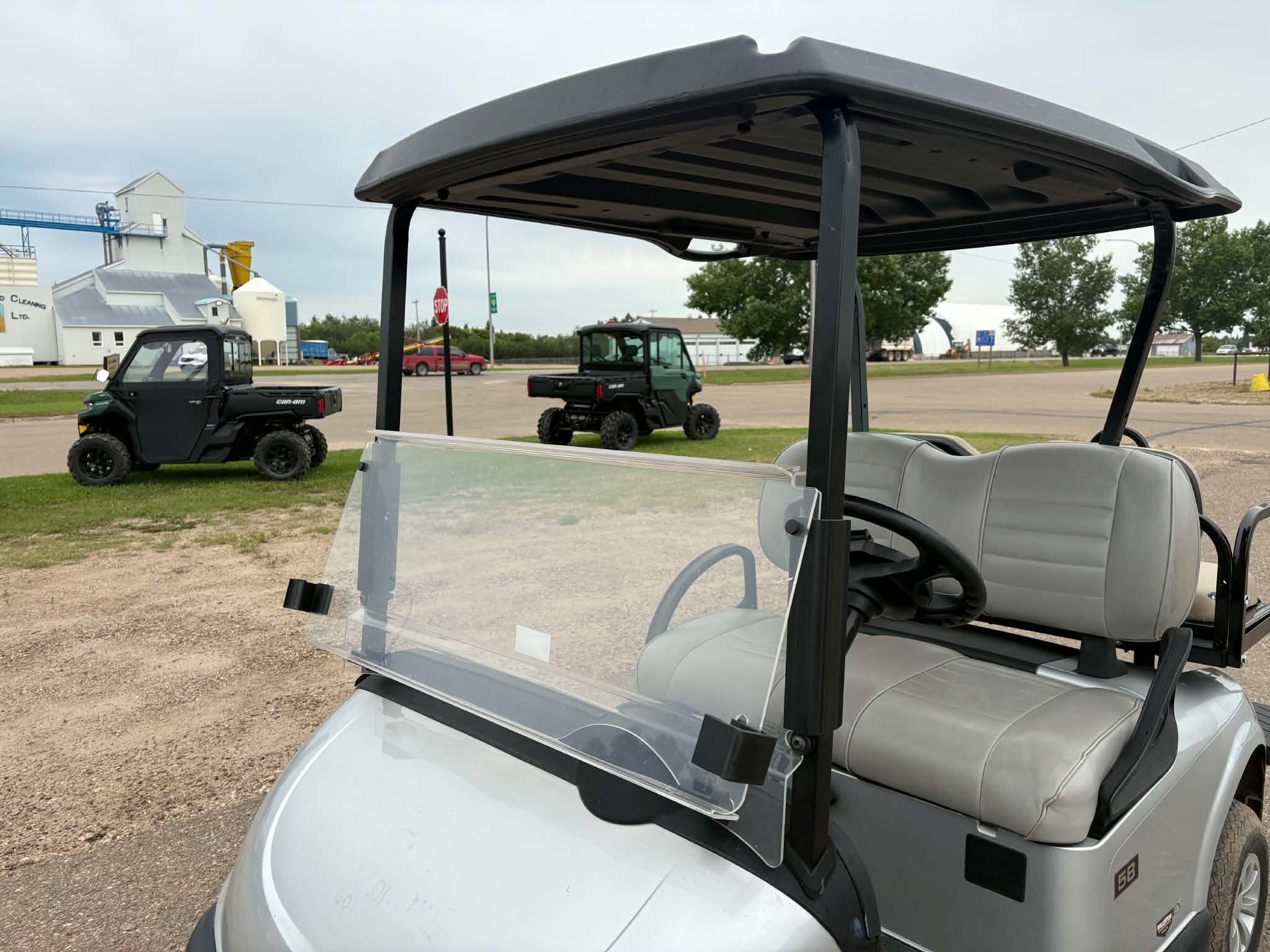 Pre Owned 2023 EZGO RXV Gas EFI w/ 2 Up Seat