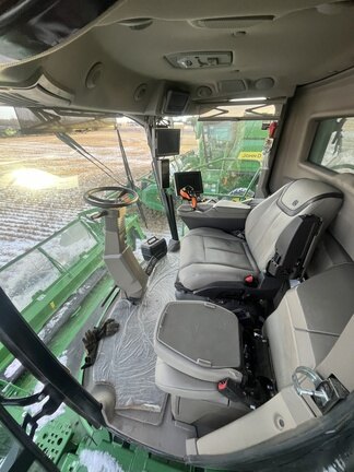 2023 John Deere X9 1100