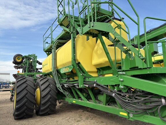 2021 John Deere P556