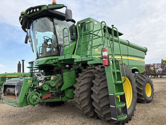 2017 John Deere S690